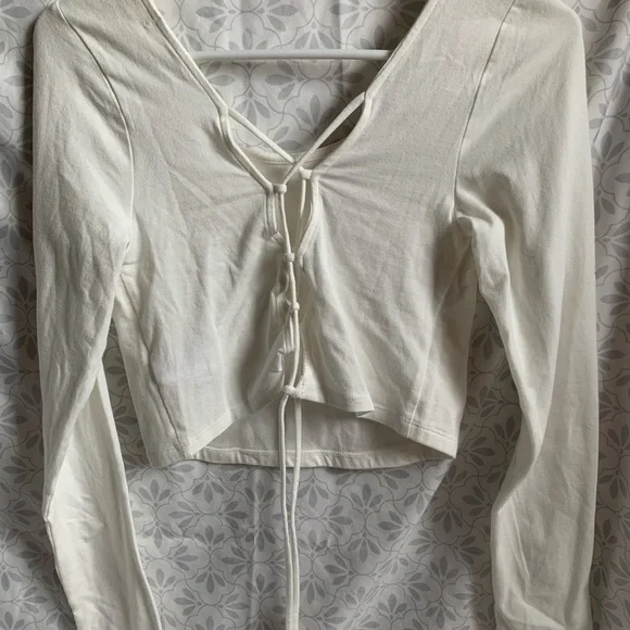 Long Sleeve White Crop Top ( Worn Once ) - Picture 2 of 2